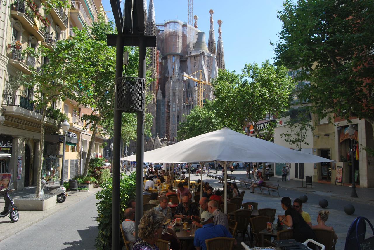 Gaudi Apartments Barcellona Esterno foto