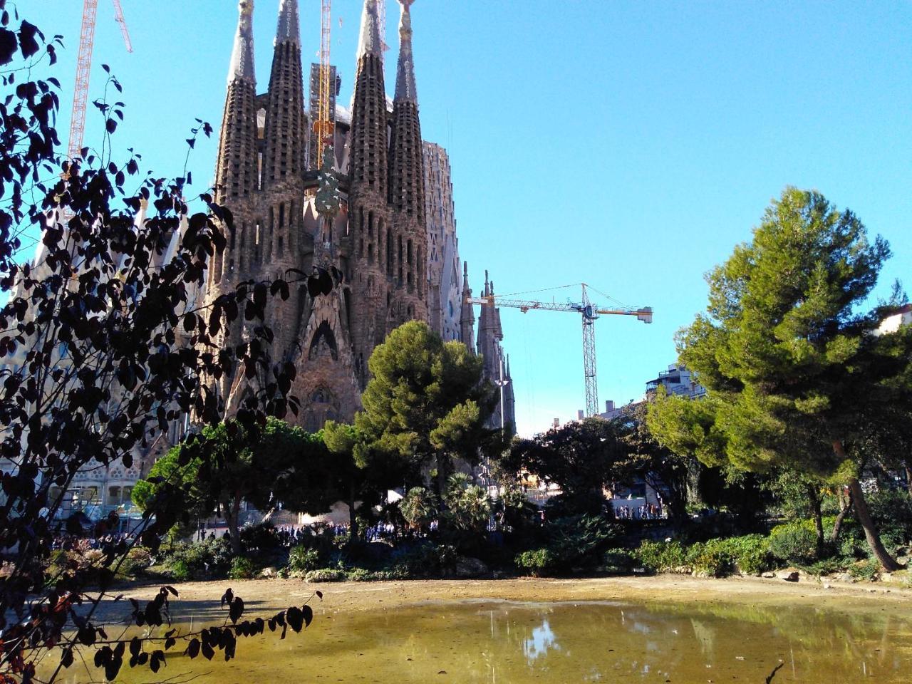 Gaudi Apartments Barcellona Esterno foto